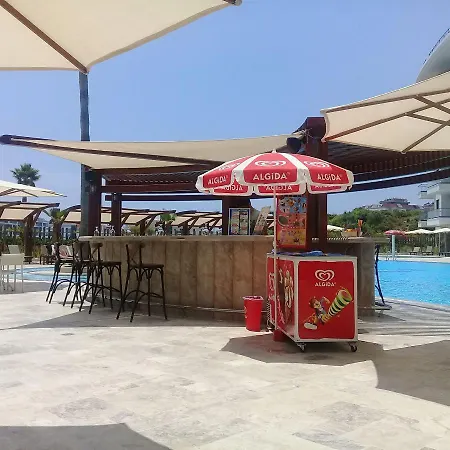 Urlaub Am Pool *